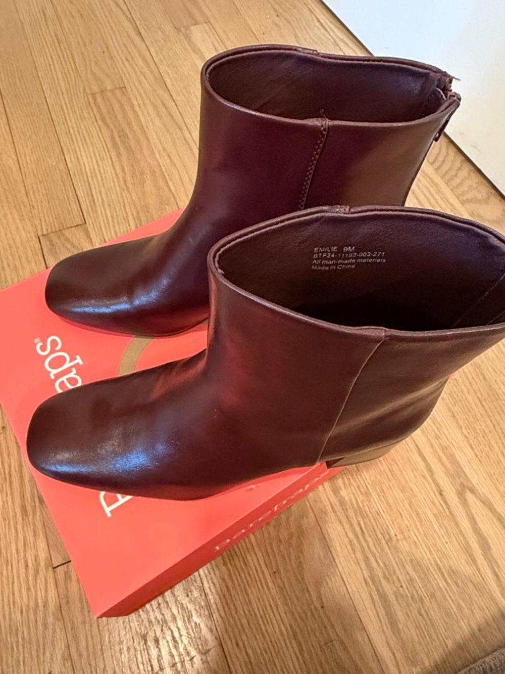 NEW - Women's Emilie Bloodstone Baretraps Leather Ankle Boots - Classic Zip